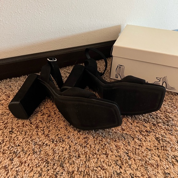 A New Day Black Open Toe Heels 👠 - Picture 2 of 8